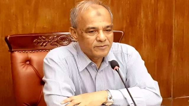 সন্দেহজনক কাউকে দেখলে আইনশৃঙ্খলা বাহিনীকে অবহিত করার আহ্বান জানিয়েছেন স্বরাষ্ট্র উপদেষ্টা